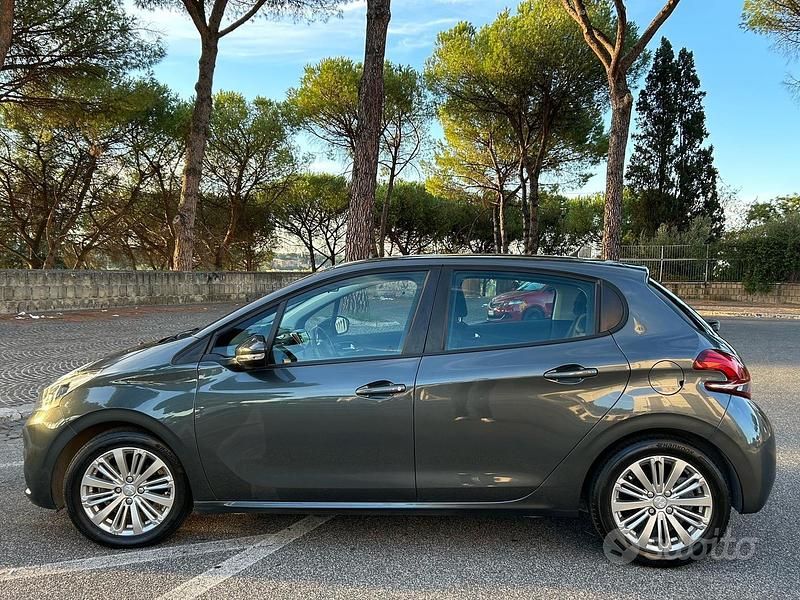Usata Peugeot 208 Active 82 CV (60 kW) 2017 Grigio Utilitaria