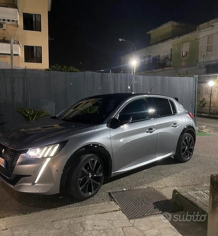 Usata Peugeot 208 GT 101 CV (74 kW) 2021 Grigio Utilitaria