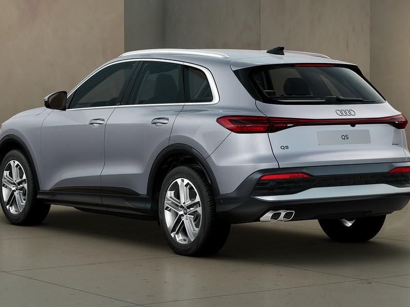 Nuova Audi Q5 Advanced 204 CV (150 kW) 2025 Argento fioretto metallizzato SUV