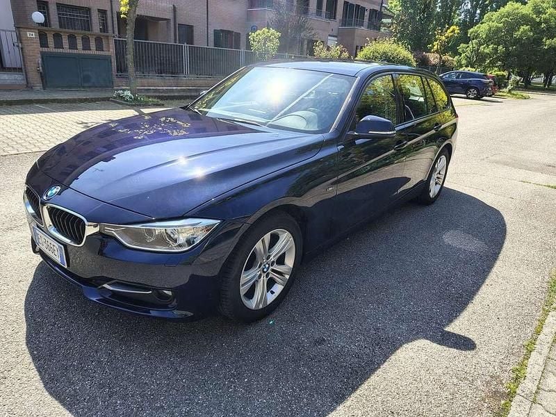 Usata BMW 316 Sport Line 116 CV (85 kW) 2013 Blu Station wagon