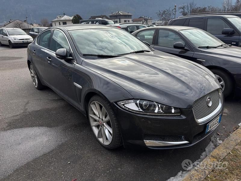 Usata Jaguar XF Portfolio 340 CV (250 kW) 2014 Nero Berlina
