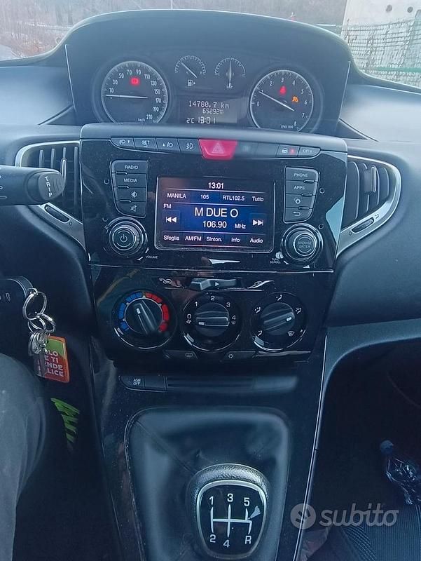 Usata Lancia Ypsilon 69 CV (50 kW) 2018 Bianco Utilitaria