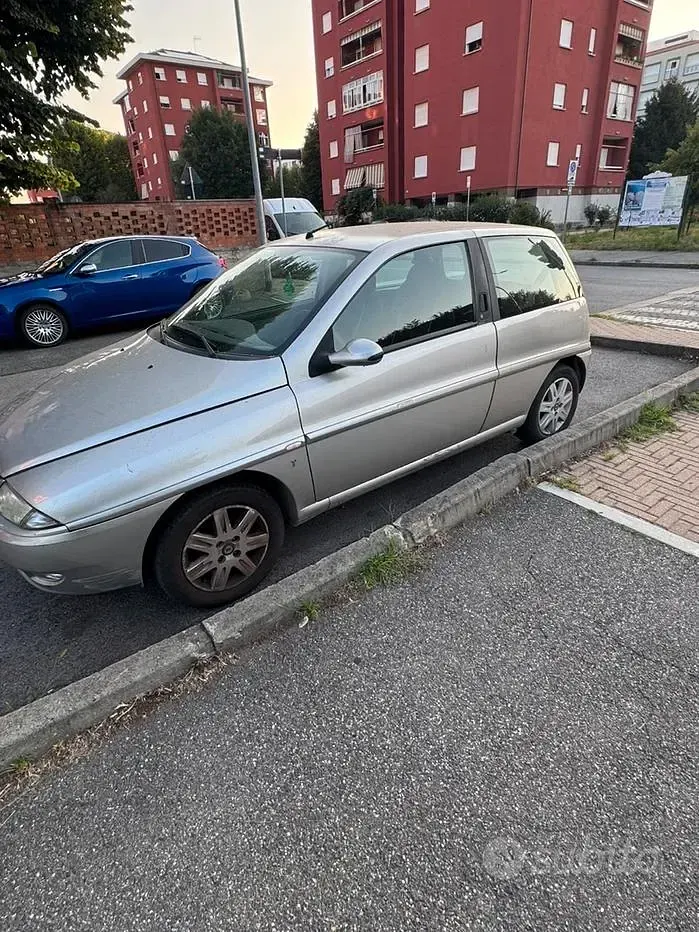 Usata Lancia Ypsilon 60 CV (44 kW) 2003 Grigio Utilitaria