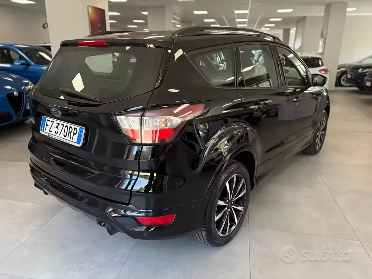 Usata Ford Kuga ST-Line 120 CV (88 kW) 2019 Nero SUV