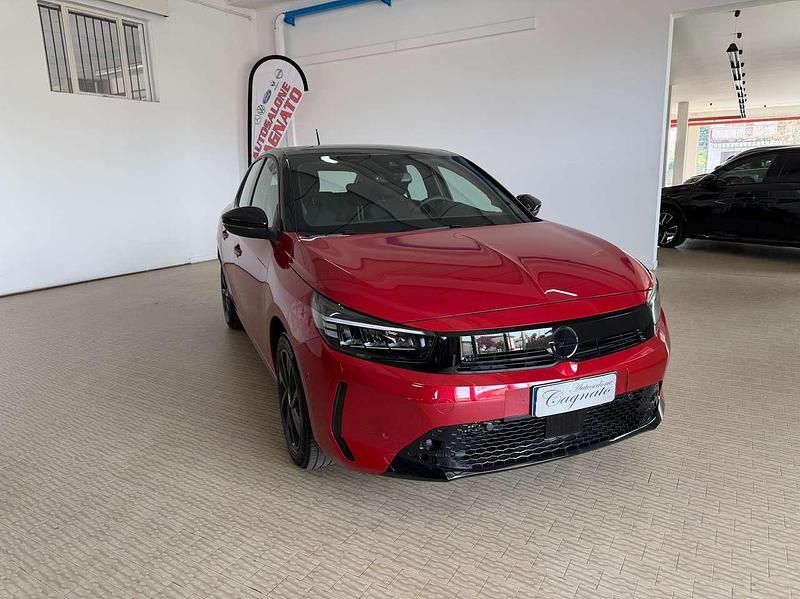 Usata Opel Corsa 101 CV (74 kW) 2025 Rosso metalizzato tetto nero Utilitaria