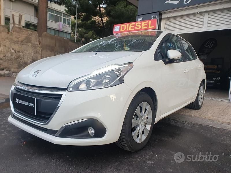 Usata Peugeot 208 Allure 74 CV (54 kW) 2017 Bianco Utilitaria