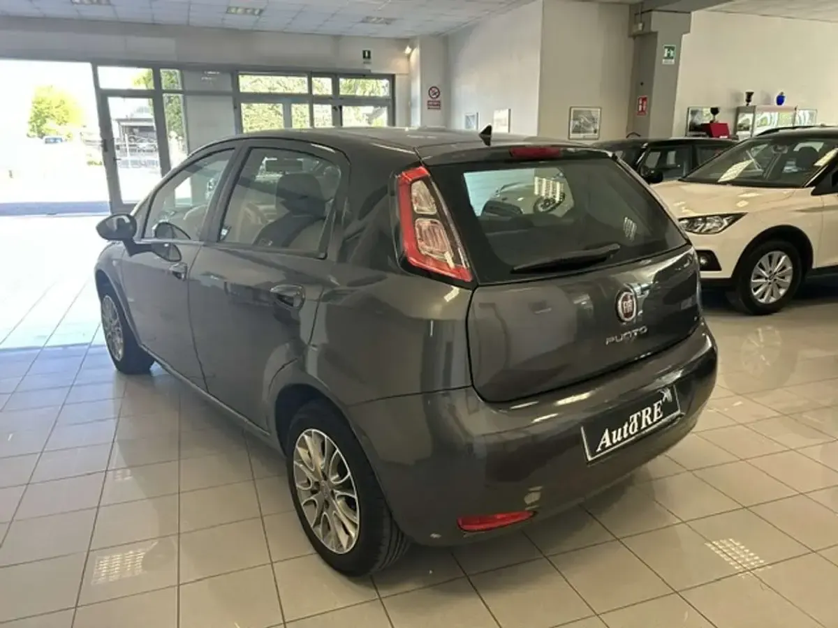 Usata Fiat Punto Lounge 69 CV (50 kW) 2013 Grigio Utilitaria