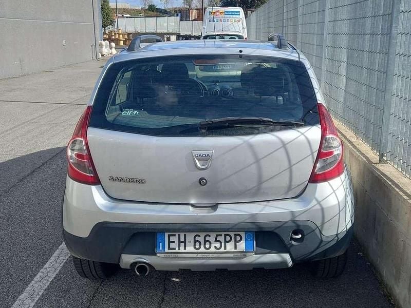 Usata Dacia Sandero Stepway 84 CV (61 kW) 2011 Berlina