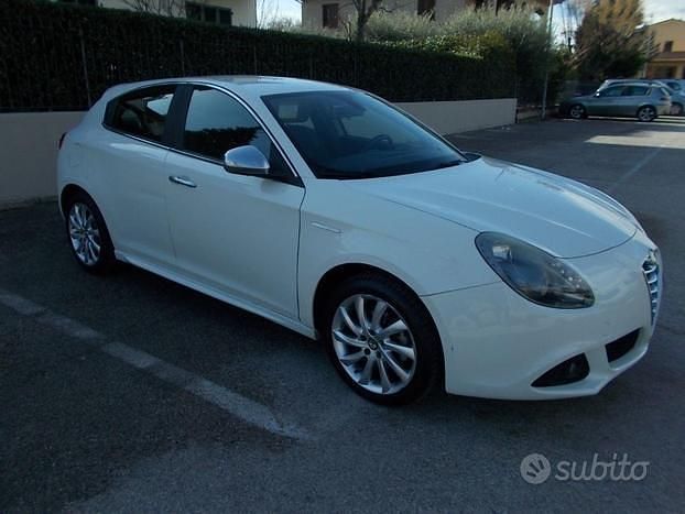 Usata Alfa Romeo Giulietta Distinctive 120 CV (88 kW) 2011 Bianco Utilitaria