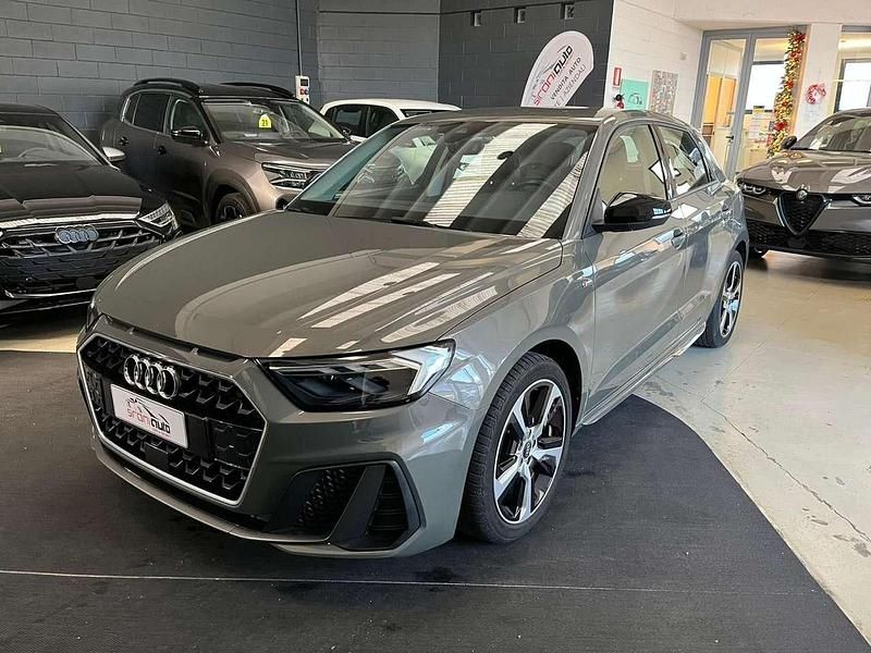 Grigio Usata 2024 Audi A1 S-Line Tre volumi | 24.500 € (Buon prezzo) - Immagine 1/4