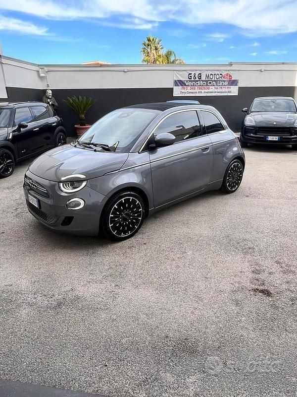 Usata Fiat 500e La Prima 86 kW (118 CV) 2021 Grigio Cabrio