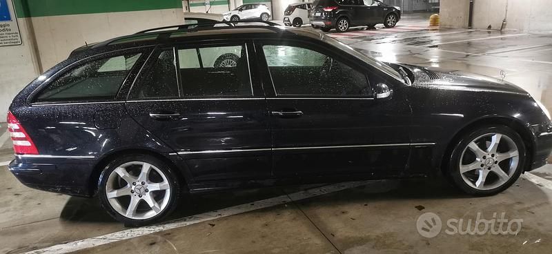 Usata Mercedes C220 150 CV (110 kW) 2007 Blu Station wagon