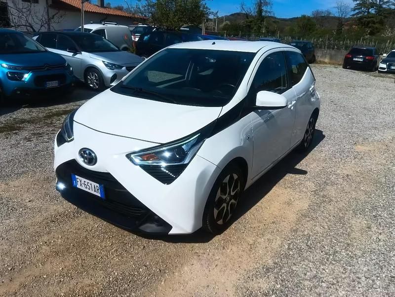 Usata Toyota Aygo 72 CV (52 kW) 2019 Bianco Utilitaria