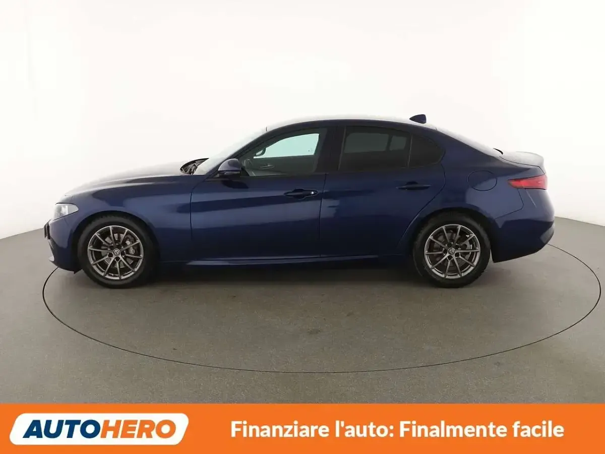 Usata Alfa Romeo Giulia 150 CV (110 kW) 2017 Blu/azzurro Berlina