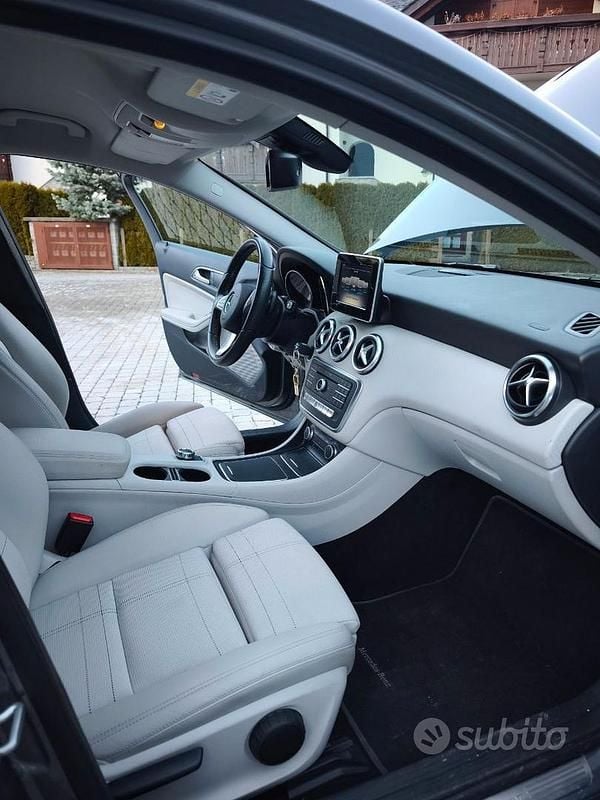 Usata Mercedes A220 184 CV (135 kW) 2015 Grigio Berlina