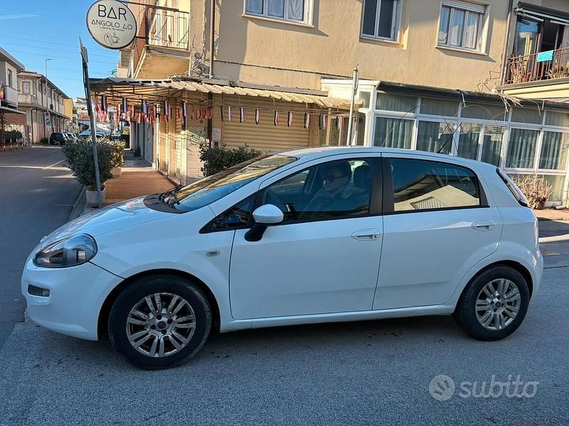 Usata Fiat Punto 77 CV (56 kW) 2012 Bianco Utilitaria