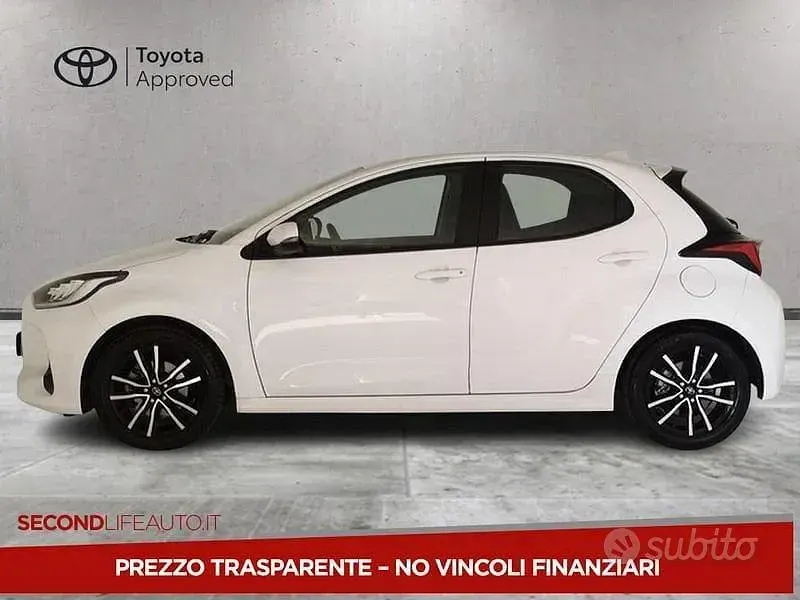 Usata Toyota Yaris Hybrid Trend 92 CV (67 kW) 2022 Bianco Berlina
