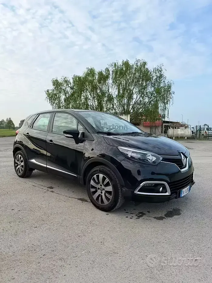 Usata Renault Captur 90 CV (66 kW) 2017 Nero SUV