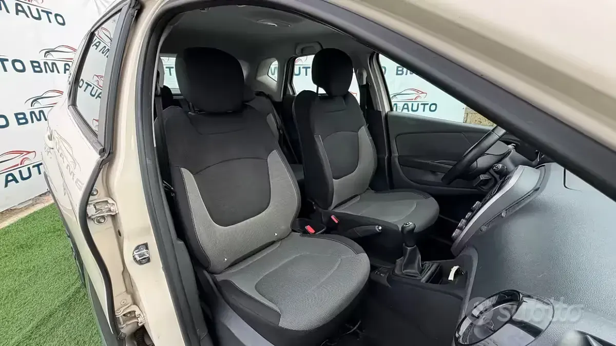 Usata Renault Captur 90 CV (66 kW) 2017 Beige SUV