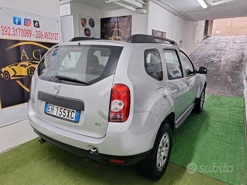 Usata Dacia Duster Lauréate 90 CV (66 kW) 2011 Grigio SUV