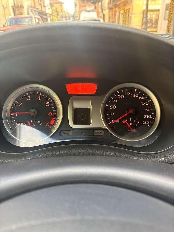 Usata Renault Clio II Dynamique 75 CV (55 kW) 2009 Berlina
