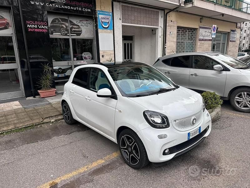 Usata Smart ForFour Proxy 70 CV (51 kW) 2015 Bianco Utilitaria