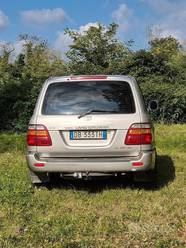 Usata Toyota Land Cruiser 204 CV (150 kW) 1999 Argento Berlina