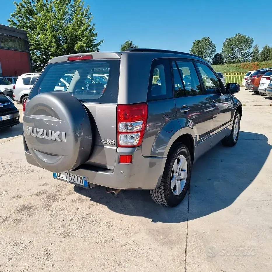 Usata Suzuki Grand Vitara 129 CV (94 kW) 2006 Grigio SUV