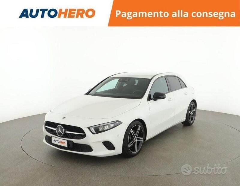 Bianco Usata 2019 Mercedes A180 Tre volumi | 20.999 € (Buon prezzo) - Immagine 1/2
