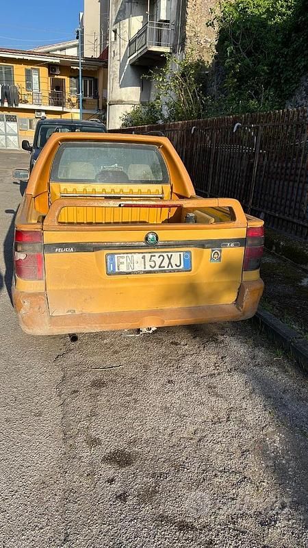 Usado Skoda Felicia 75 CV (55 kW) 1998 Amarillo Berlina