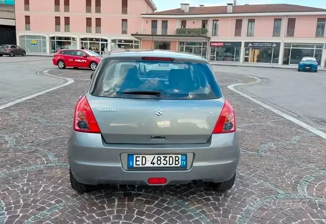 Usata Suzuki Swift GL 92 CV (67 kW) 2010 Grigio Utilitaria