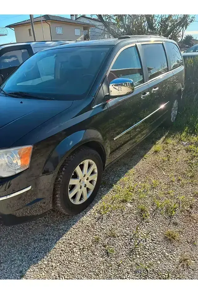 Usata Chrysler Grand Voyager 163 CV (119 kW) 2009 Blu Monovolume