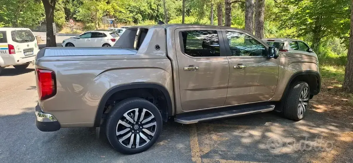 Usata VW Amarok 241 CV (177 kW) 2023 Marrone Pick-up