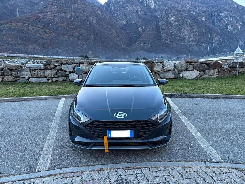 Blu Usata 2024 Hyundai i20 Tre volumi | 19.500 € (Molto cara) - Immagine 1/4