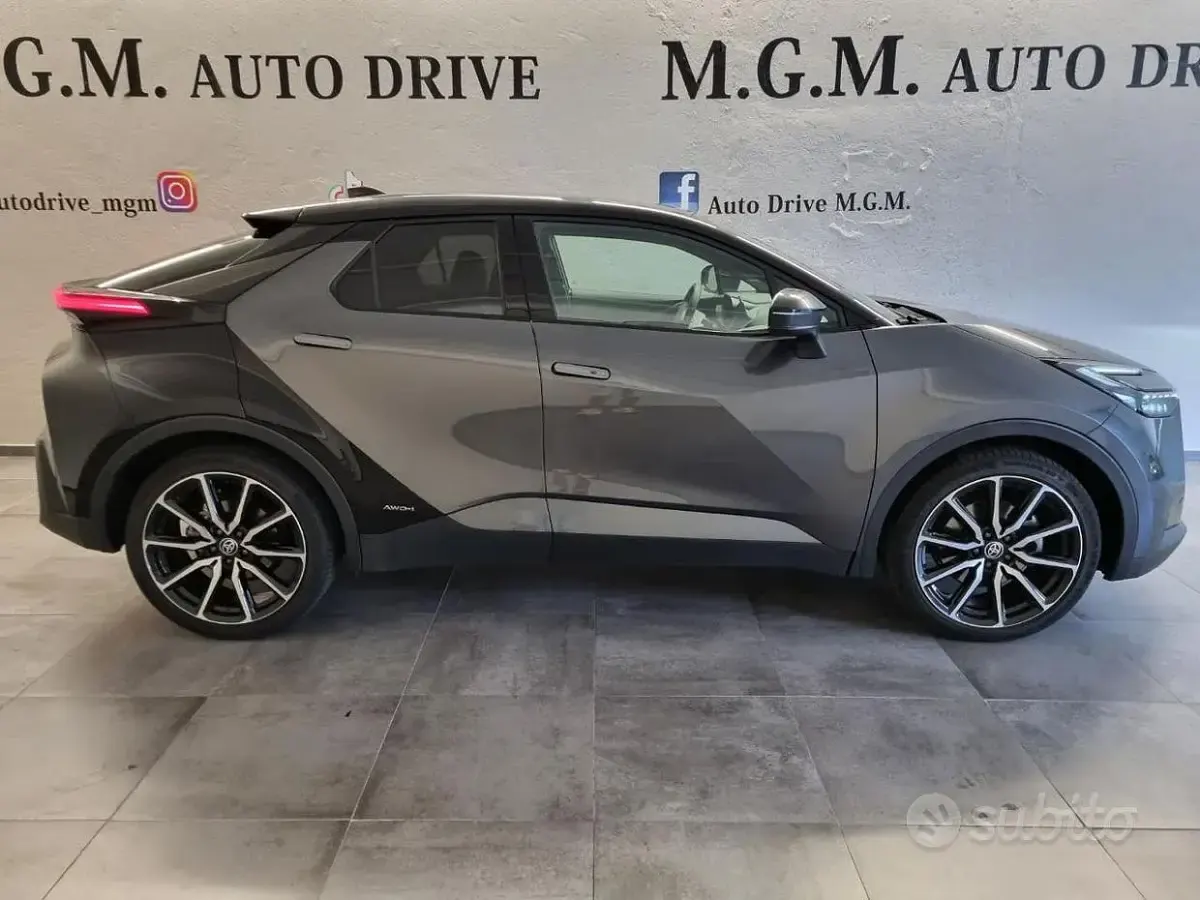 Usata Toyota C-HR+ Sport 152 CV (111 kW) 2024 Grigio SUV