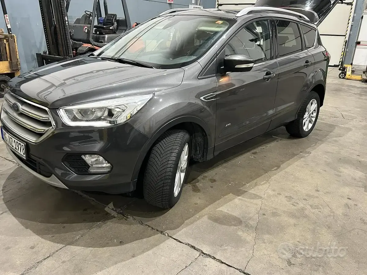 Usata Ford Kuga 150 CV (110 kW) 2018 Grigio SUV