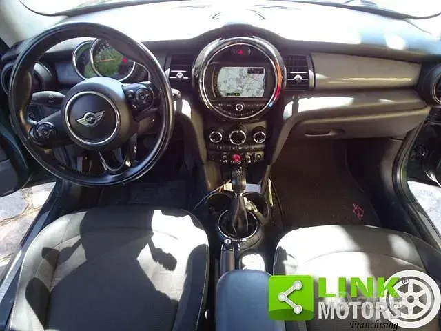 Usata Mini Cooper D 116 CV (85 kW) 2016 Verde scuro Utilitaria