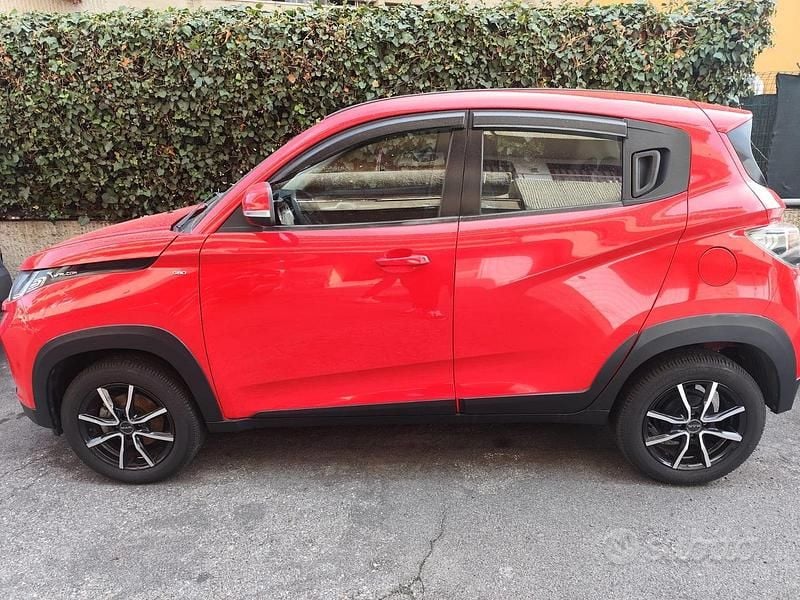 Usata Mahindra KUV100 87 CV (63 kW) 2021 Rosso SUV