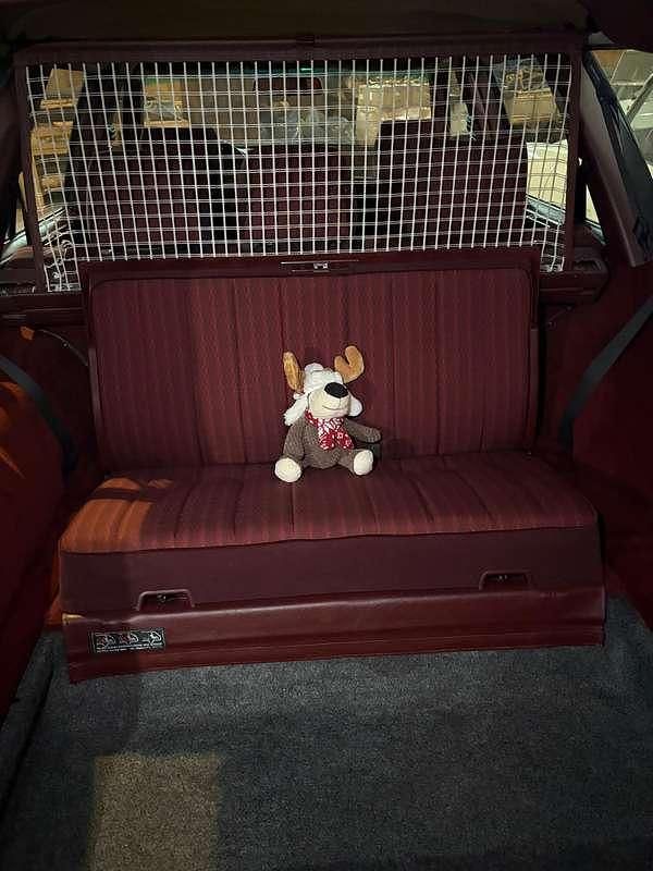 Usata Mercedes 200 77 CV (56 kW) 1990 Nero Station wagon