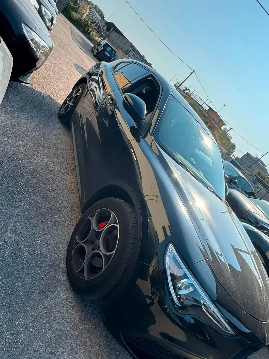 Usata Alfa Romeo Stelvio Tech Edition 160 CV (117 kW) 2020 Nero SUV