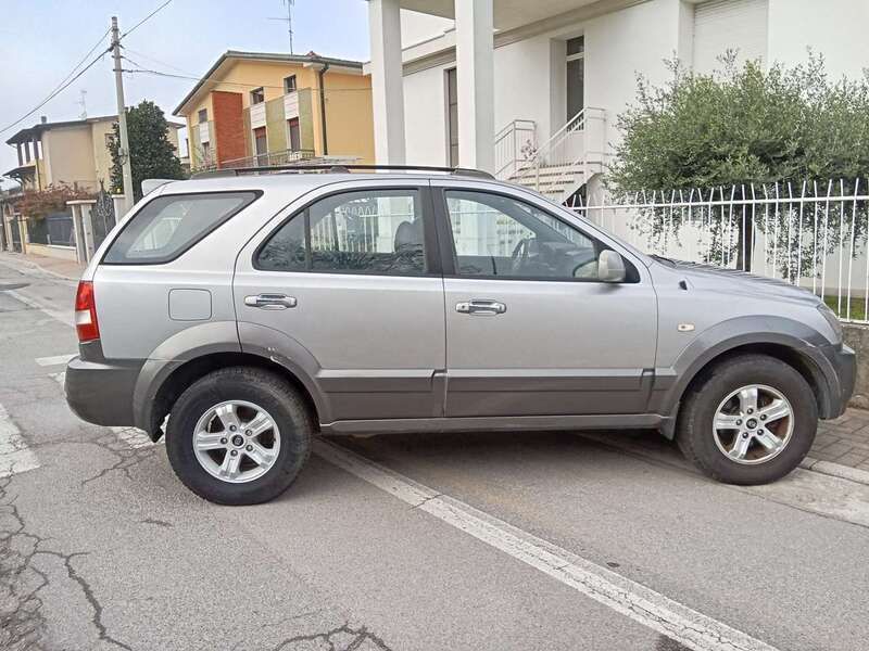 Usata Kia Sorento 140 CV (102 kW) 2002 Argento SUV