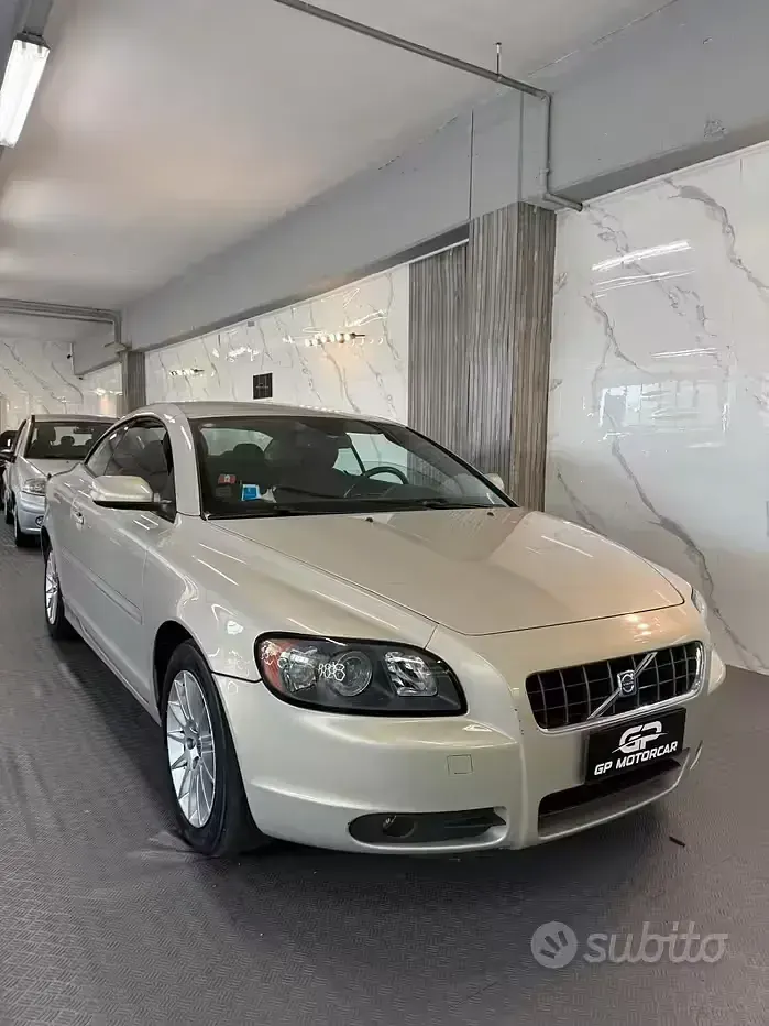 Usata Volvo C70 Summum 170 CV (125 kW) 2006 Grigio Cabrio