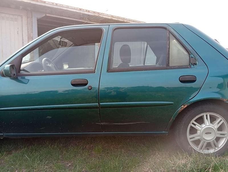 Usata Ford Fiesta Ambiente 75 CV (55 kW) 2000 Utilitaria