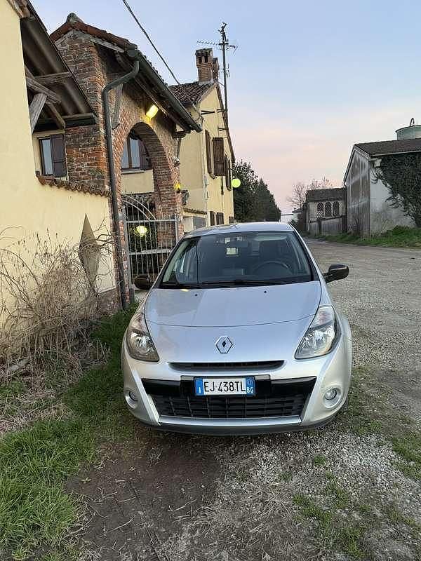 Usata Renault Clio II 75 CV (55 kW) 2011 Berlina