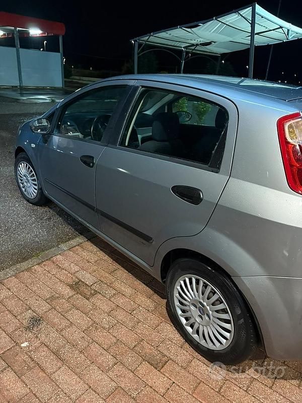Usata Fiat Grande Punto 90 CV (66 kW) 2005 Grigio Utilitaria