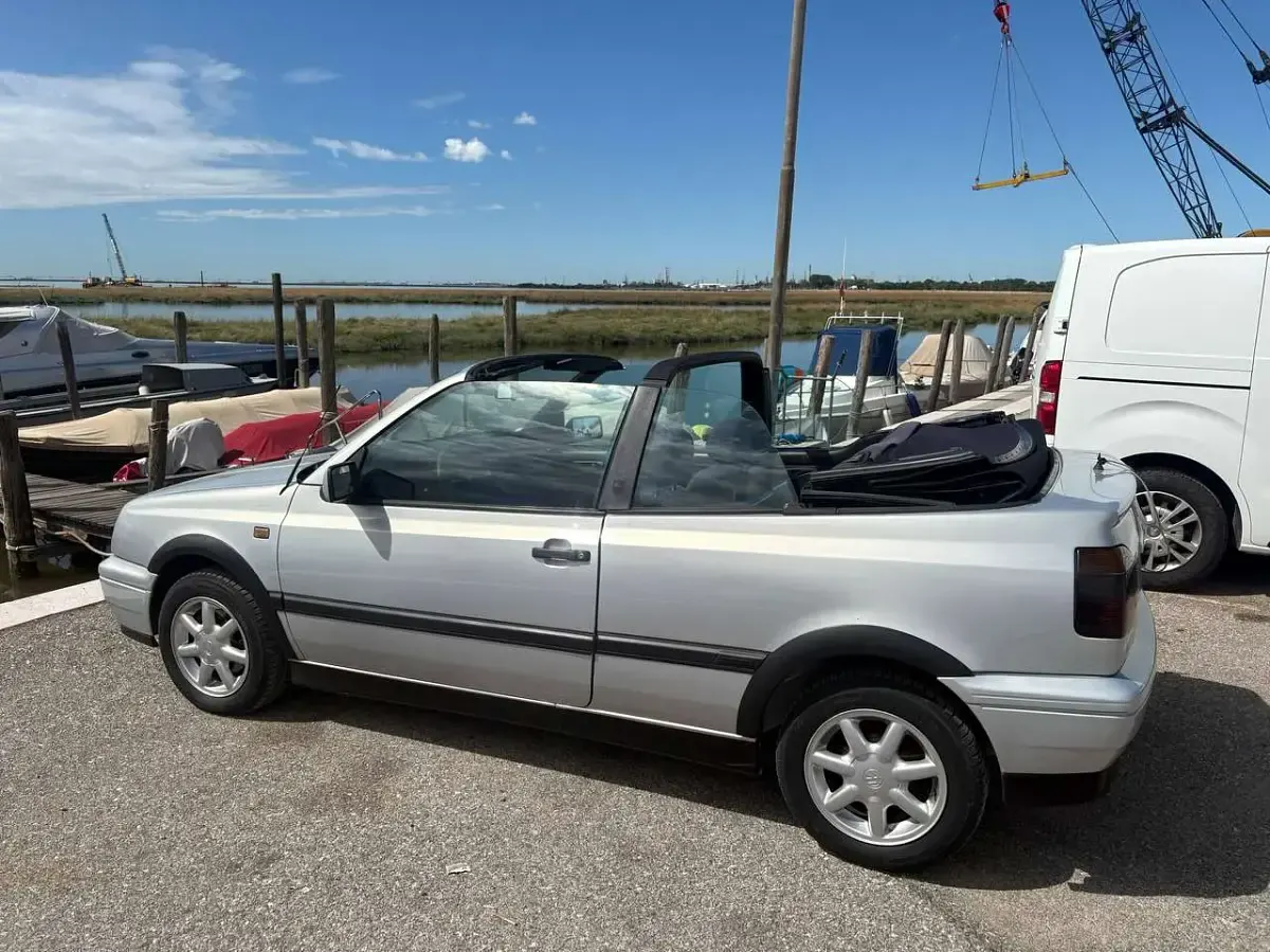 Usata VW Golf Cabriolet 75 CV (55 kW) 1995 Argento Cabrio