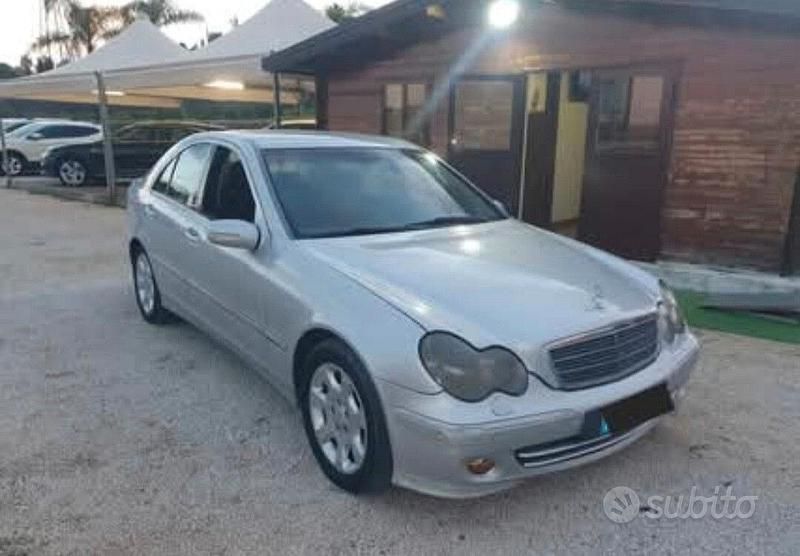 Grigio Usata 2004 Mercedes C200 Elegance Tre volumi | 2000 € (Ottimo prezzo) - Immagine 1/4