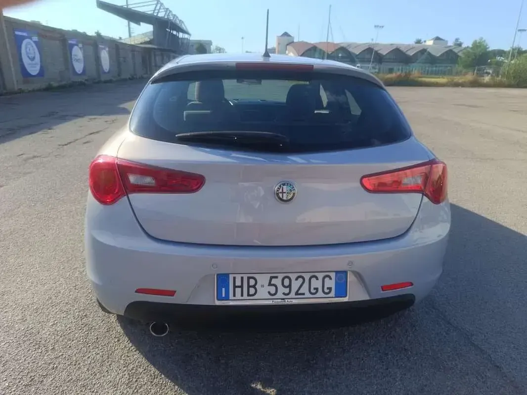 Usata Alfa Romeo Giulietta Distinctive 105 CV (77 kW) 2013 Utilitaria