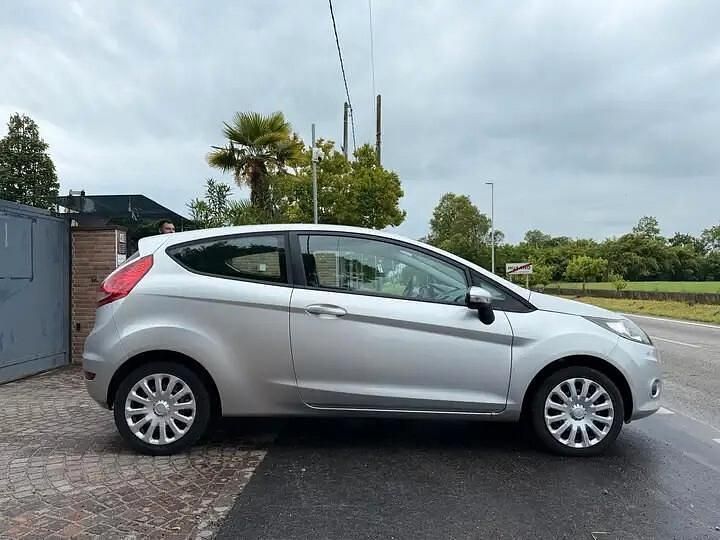 Second-hand Ford Fiesta Titanium 82 CP (60 kW) 2010 Gri Berlinǎ
