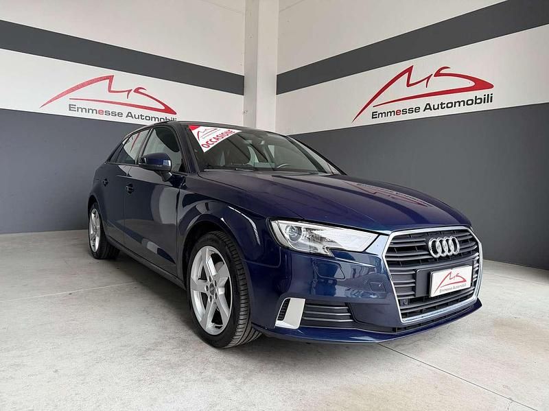 Blu metallizzato Usata 2018 Audi A3 Sport Tre volumi | 17.990 € (Buon prezzo) - Immagine 1/4